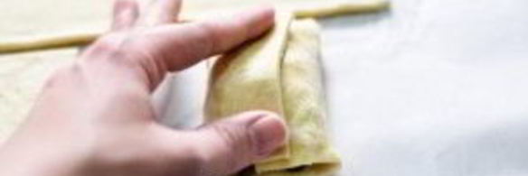 круассаны с шоколадом из слоеного теста