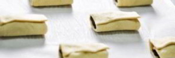 круассаны с шоколадом из слоеного теста