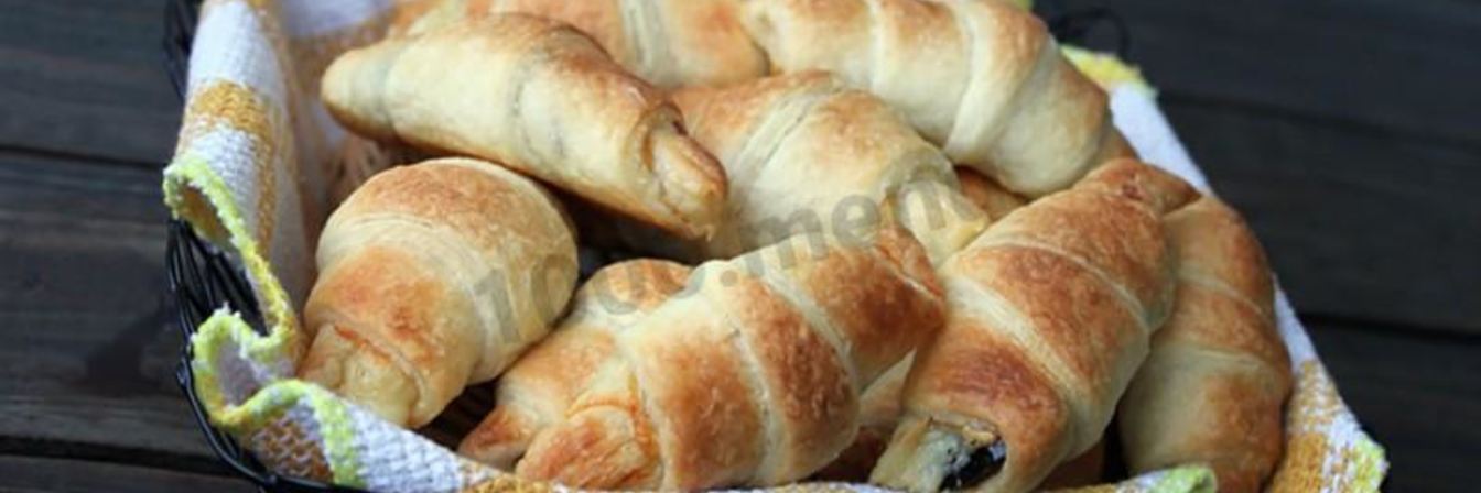 Круассаны с сыром и черносливом