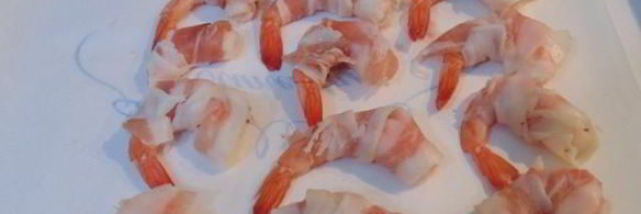 мини-круассаны с креветками и беконом