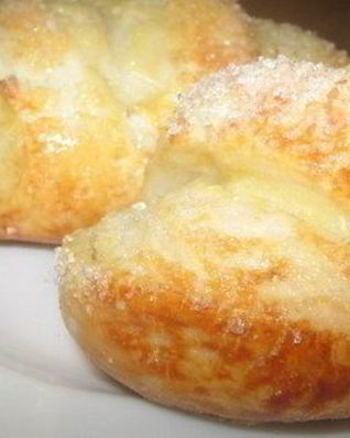 Мягкие ванильные булочки с сахаром