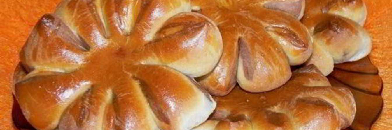 Плюшки цветы из двойного теста