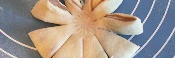 плюшки цветы из двойного теста