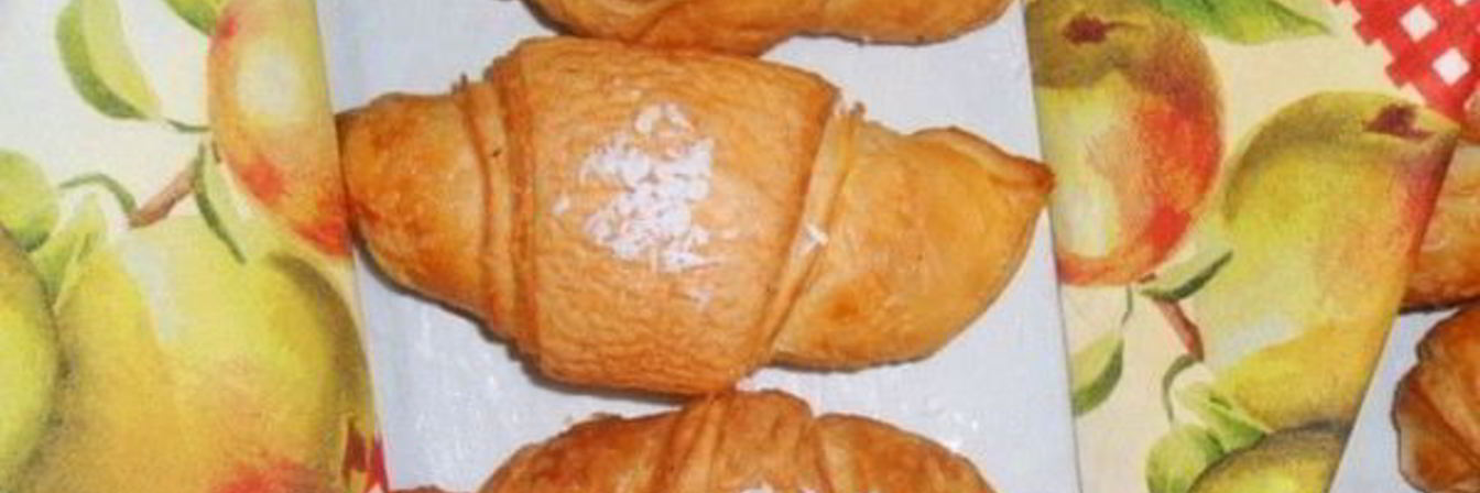 Праздничные французские круассаны