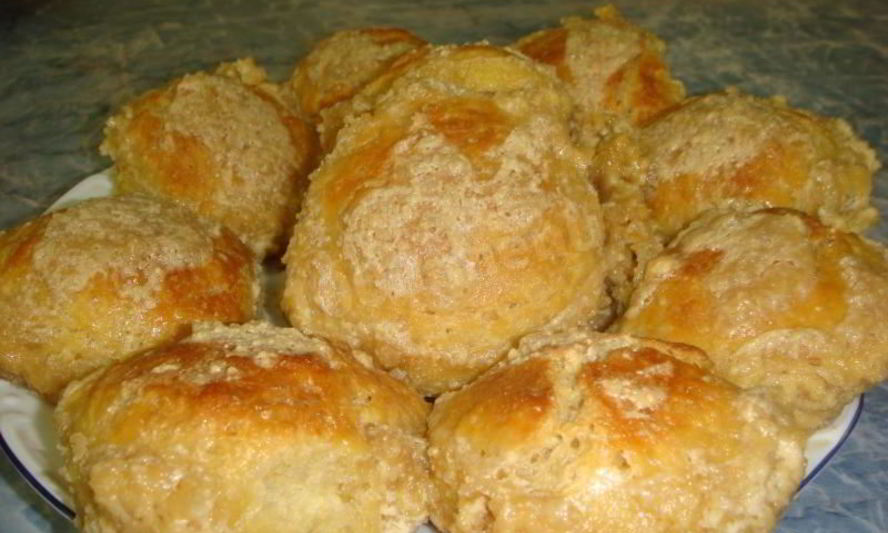 Рецепт пышных булочек в сливочном соусе