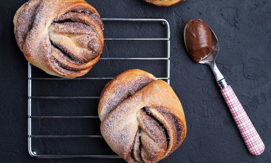 Рецепт сдобных булочек с шоколадной пастой