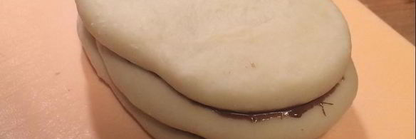 сдобные булочки с шоколадной пастой