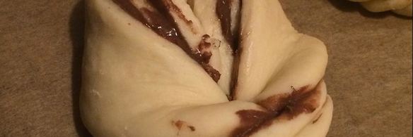 сдобные булочки с шоколадной пастой