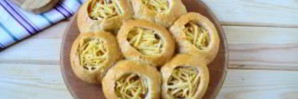 сырные булочки с яйцом и беконом