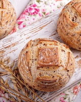 Цельнозерновые булочки с семенами льна на закваске