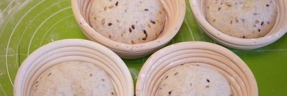 цельнозерновые булочки с семенами льна на закваске