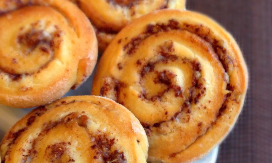 Рецепт творожных булочек с корицей и шоколадом