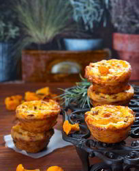 Творожные булочки с курицей и лисичками