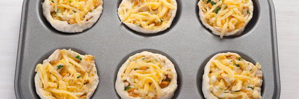 творожные булочки с курицей и лисичками