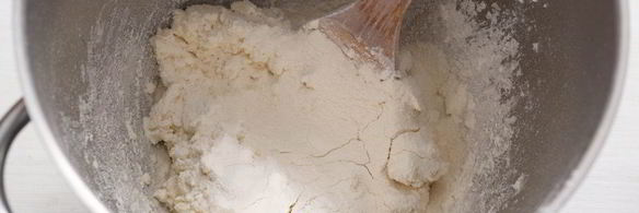 творожные булочки с курицей и лисичками