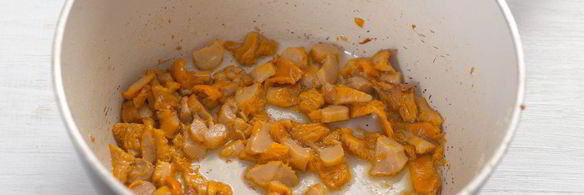 творожные булочки с курицей и лисичками