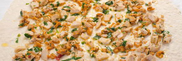 творожные булочки с курицей и лисичками