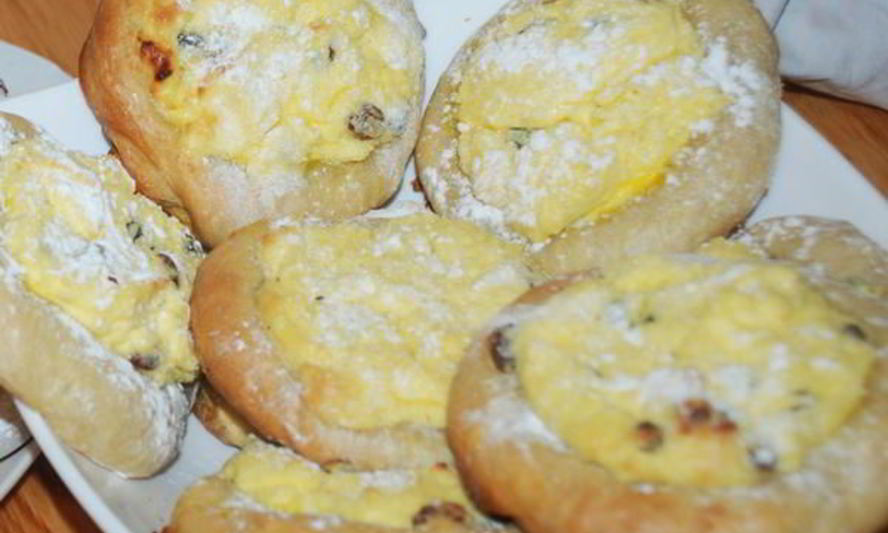 Рецепт ватрушек с творогом и изюмом