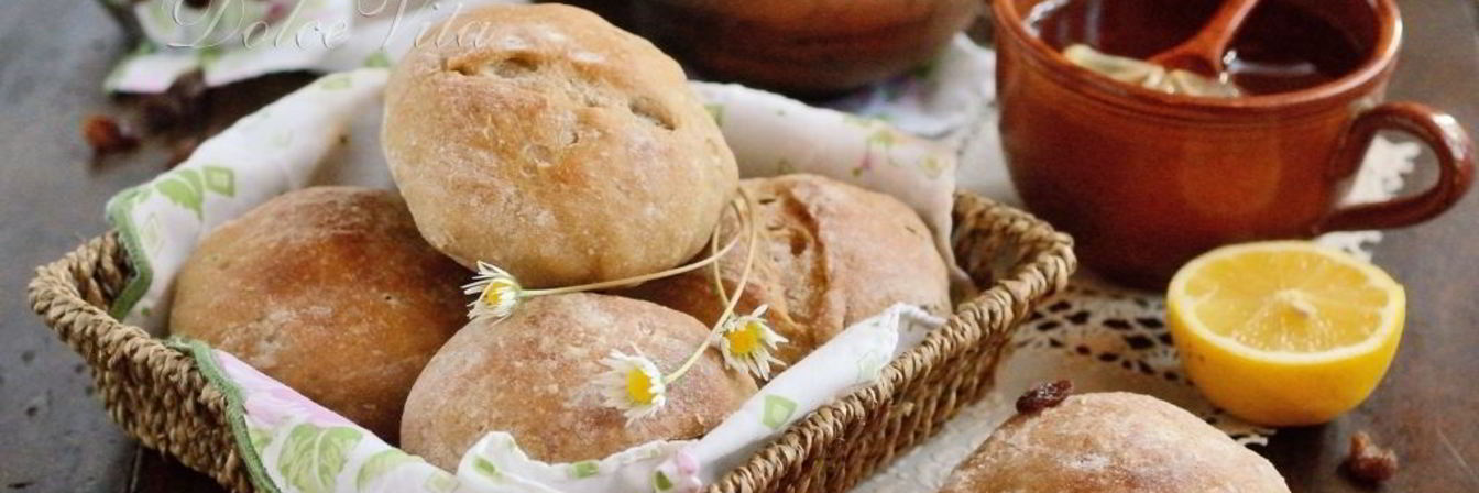 Заварные пшенично-ржаные булочки с изюмом