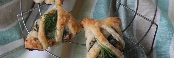 быстрые слойки с брынзой и зеленью