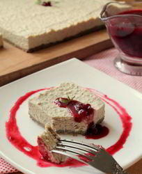 Чизкейк мясной с брусничным соусом