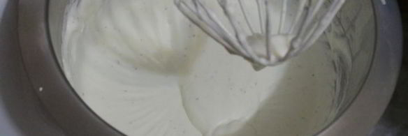 чизкейк мясной с брусничным соусом