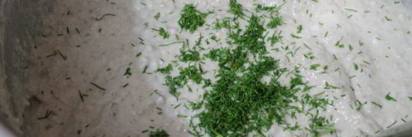 чизкейк мясной с брусничным соусом