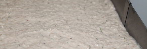 чизкейк мясной с брусничным соусом