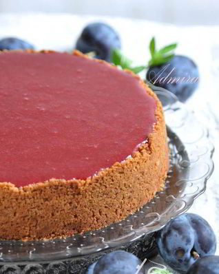 Чизкейк с сливовым покрытием