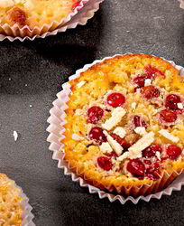 Чизкейки с белым шоколадом и клюквой