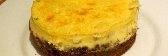 мини-чизкейки с черничным соусом