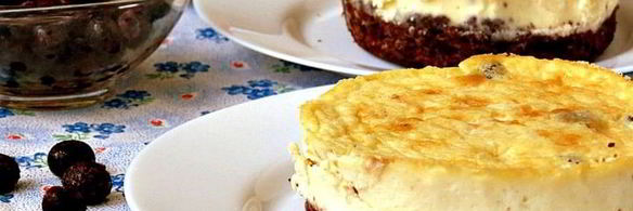 мини-чизкейки с черничным соусом