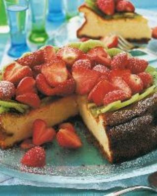 Творожный чизкейк с клубникой и киви