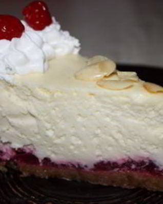 Вишнево-миндальный чизкейк