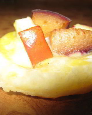 Фруктовые слойки с кремом Потисьер