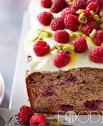 Банановый кекс с малиной