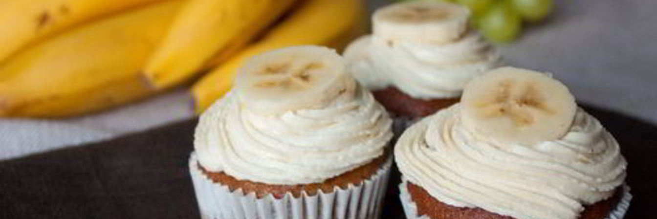 Банановые капкейки с корично-медовым кремом
