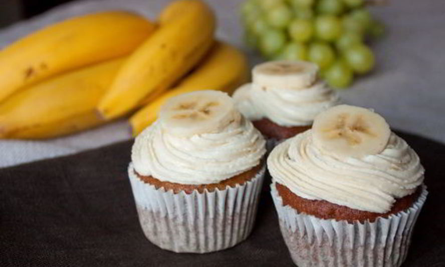Рецепт банановых капкейков с корично-медовым кремом