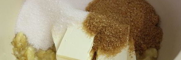 банановые капкейки с малиновым джемом