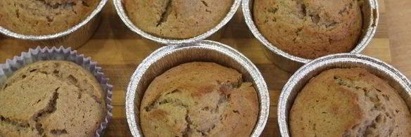 банановые капкейки с малиновым джемом