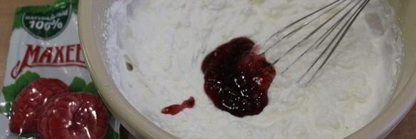 банановые капкейки с малиновым джемом