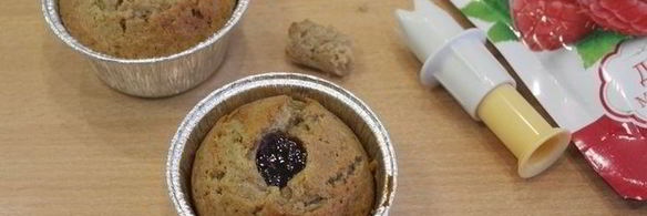 банановые капкейки с малиновым джемом