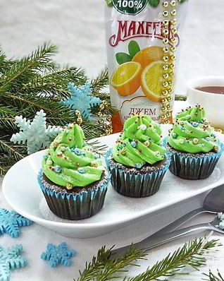 Черемуховые капкейки с апельсиновым джемом и ванильным кремом