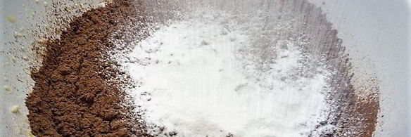 черемуховые капкейки с апельсиновым джемом и ванильным кремом