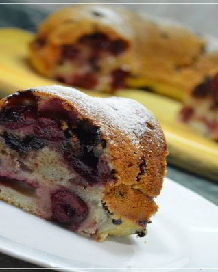 Домашний кекс с вишней и шоколадом