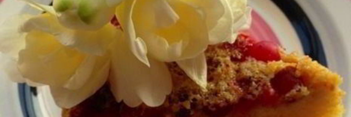 Кекс на сыворотке из кукурузной крупы с клюквой и апельсиновой цедрой