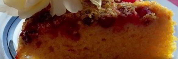 кекс на сыворотке из кукурузной крупы с клюквой и апельсиновой цедрой