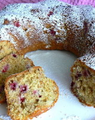 Кекс с брусникой и овсяными хлопьями