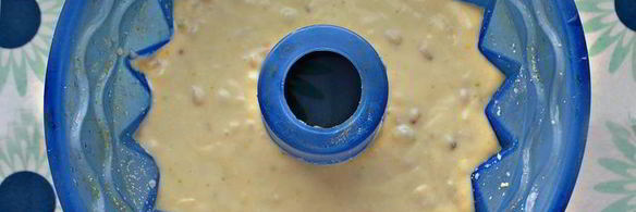 кекс с кедровыми орехами, цедрой лайма и шафраном