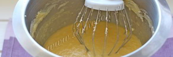 кекс с маком, какао и ягодами